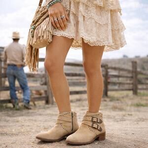 Frye Ellen Studs Ankle Boots Light Tan Leather Women’s 6.5 36 Boho Cowgirl Rodeo